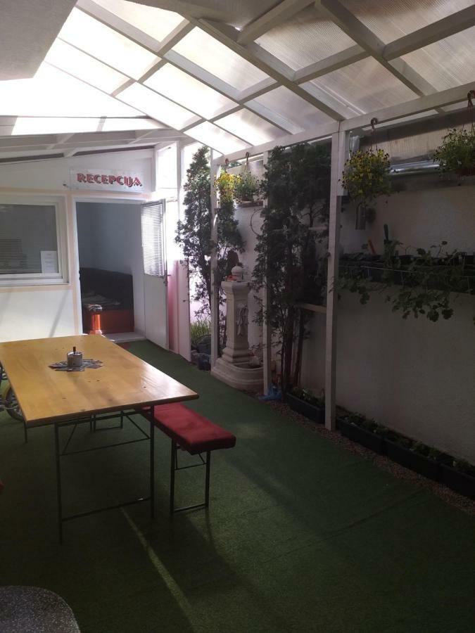 Hostel Corner 021 Novi Sad Exterior foto